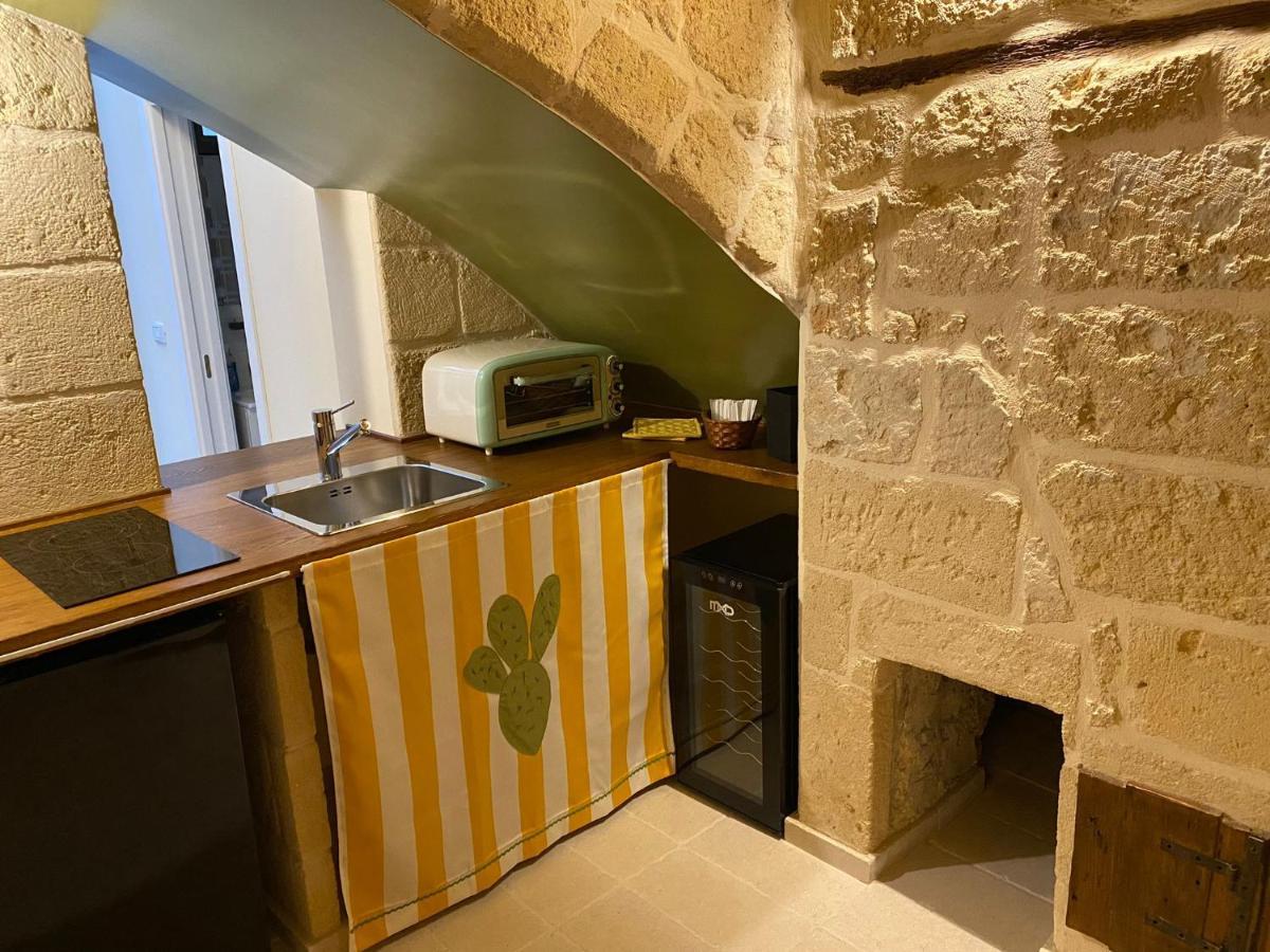 Casa Vacanze Disque Rouge Trani Esterno foto